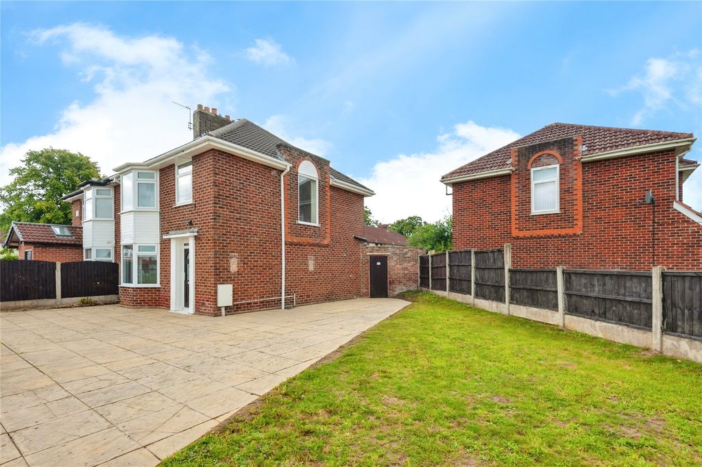 Property photo 2 of 17 Picture No. 16
