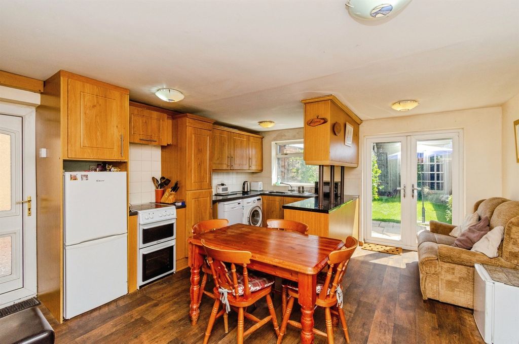 Property photo 3 of 16