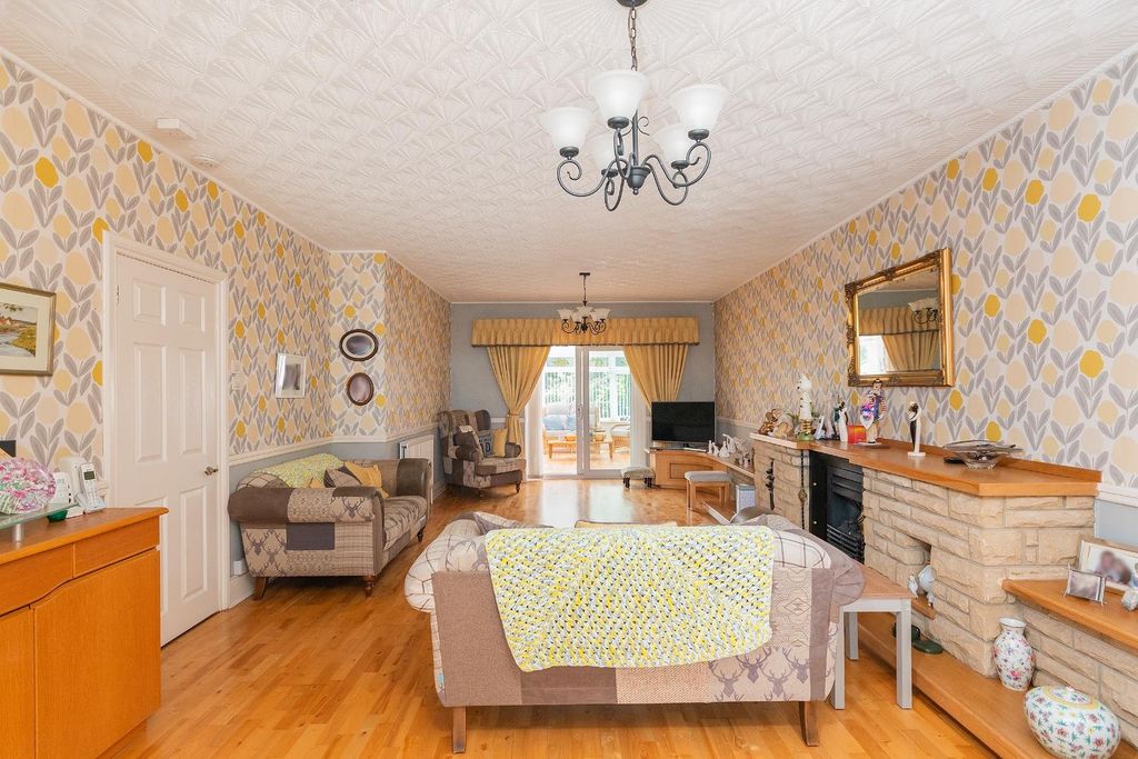 Property photo 1 of 35 8H3Rbd - Living Room C.Jpg