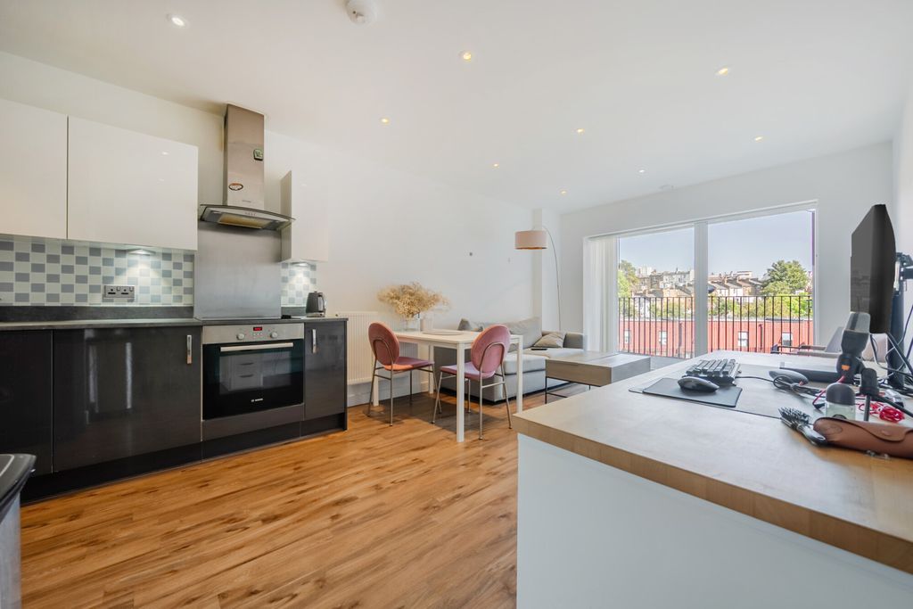 Property photo 3 of 13 1503443-2-19Ffb8E...