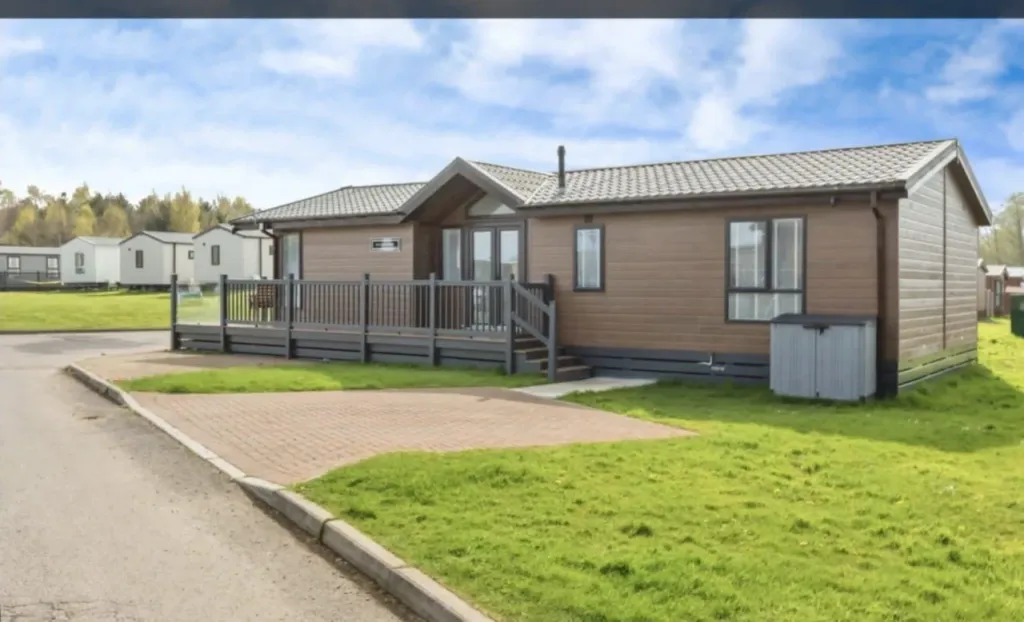 Property photo 2 of 7 B06Bc47F A248 4585 83Ac 800F8B859626