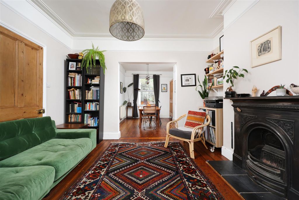 Property photo 2 of 17