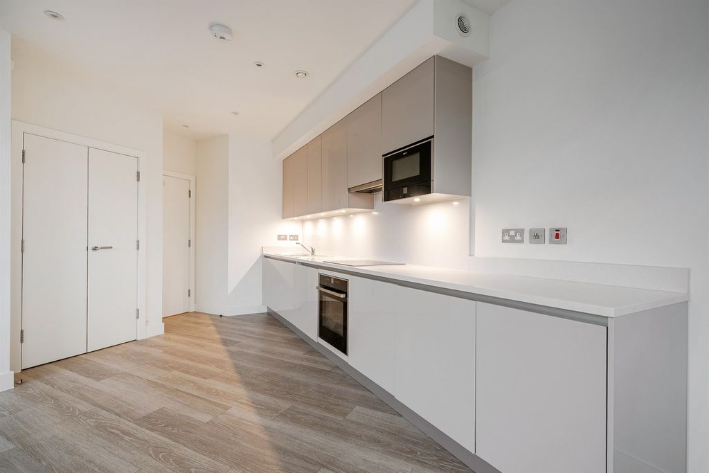 Property photo 2 of 9 Kitchen