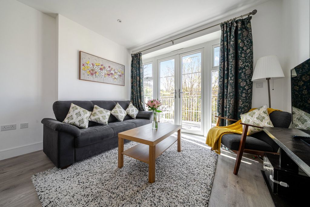 Additional image 5 of 2 bed flat for saleAtkinson House, 3 Eden Place, Oxted RH8