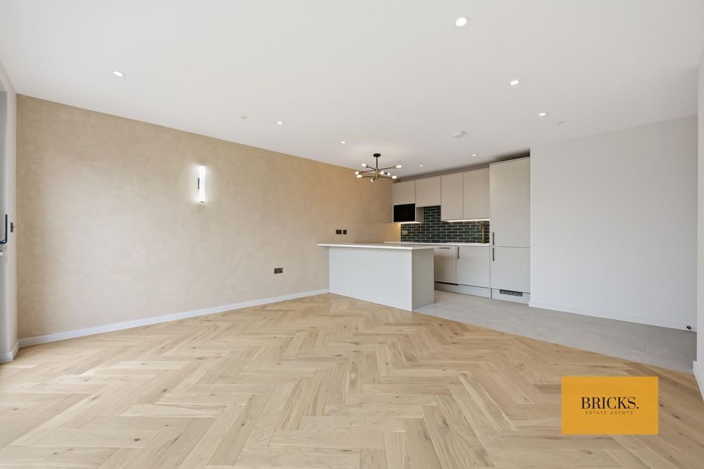 Property photo 3 of 35