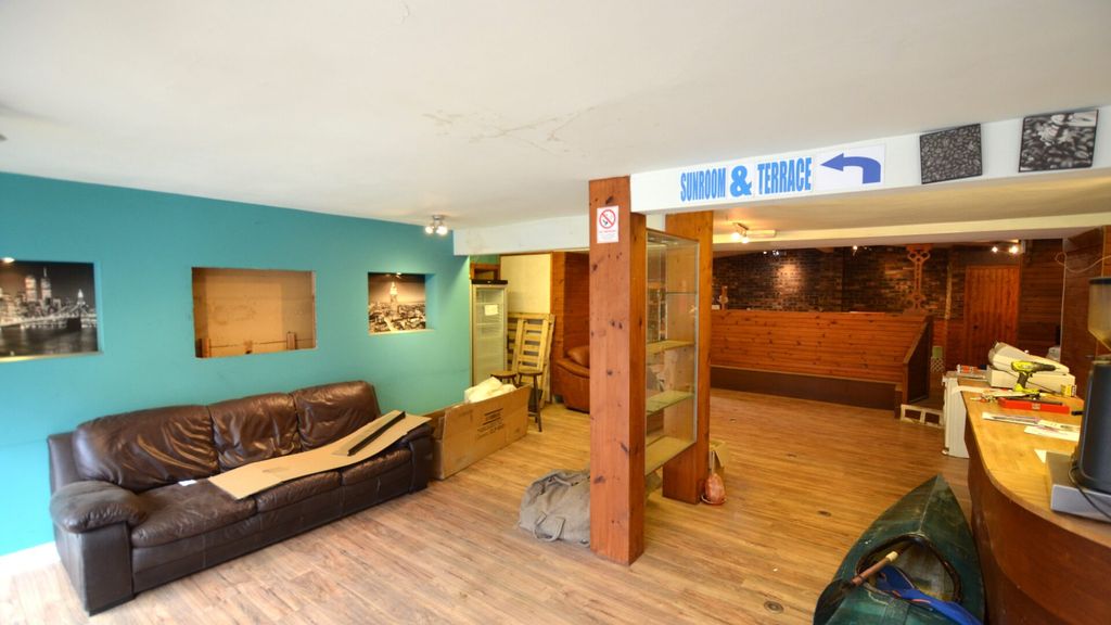 Property photo 2 of 9 Allied-Surveyors-Scotland-9 West Port-Cafe-02