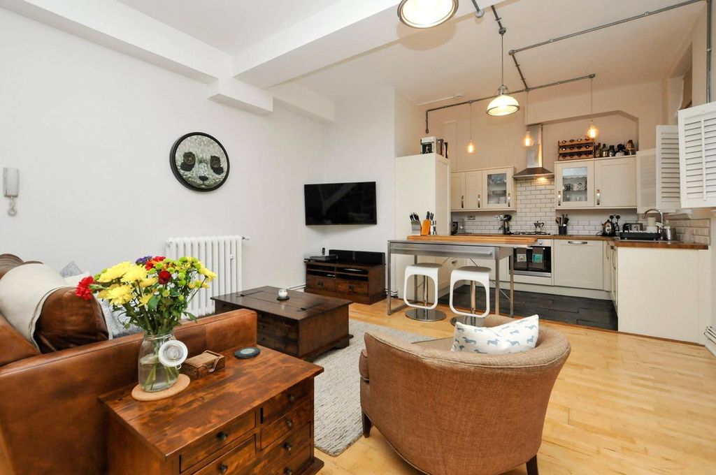 Property photo 3 of 20 Reception