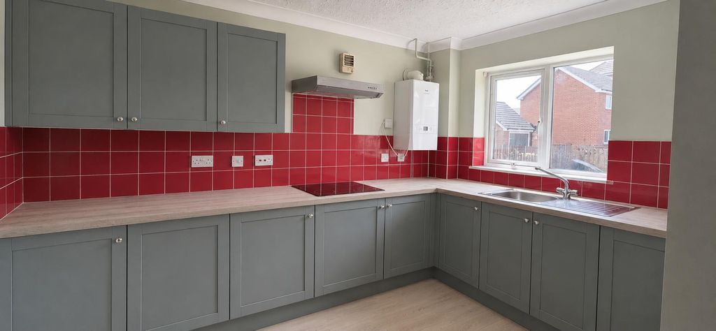 Property photo 3 of 6 Kitchen
