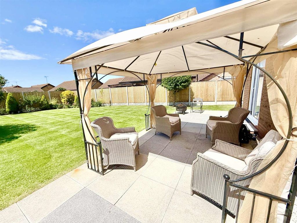 Property photo 3 of 16 c2Fa62Bc-3526-48Ed-Bf52-418Bbe8Bdde1.Jpg