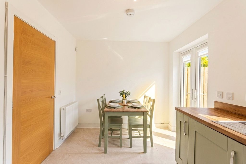 Property photo 2 of 32