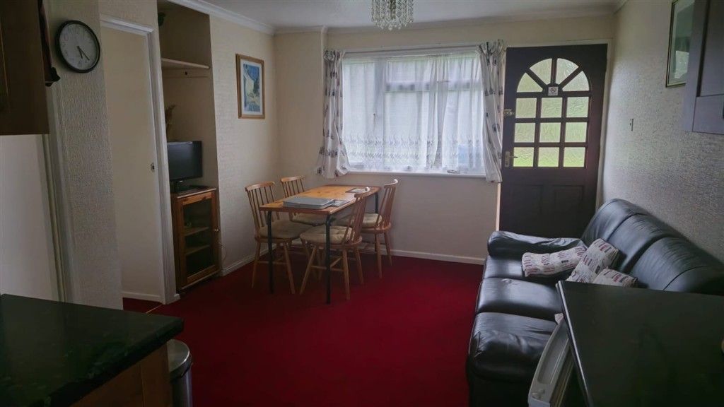 Property photo 1 of 8 Lounge