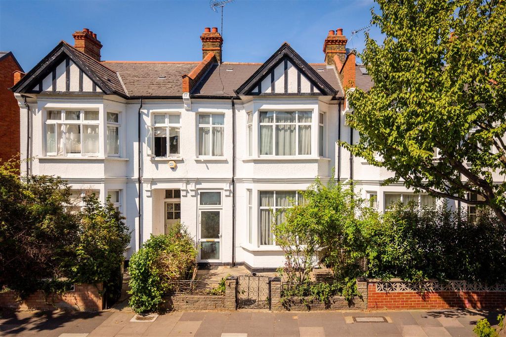 Property photo 1 of 12 Aldbourne Road-15.Jpg