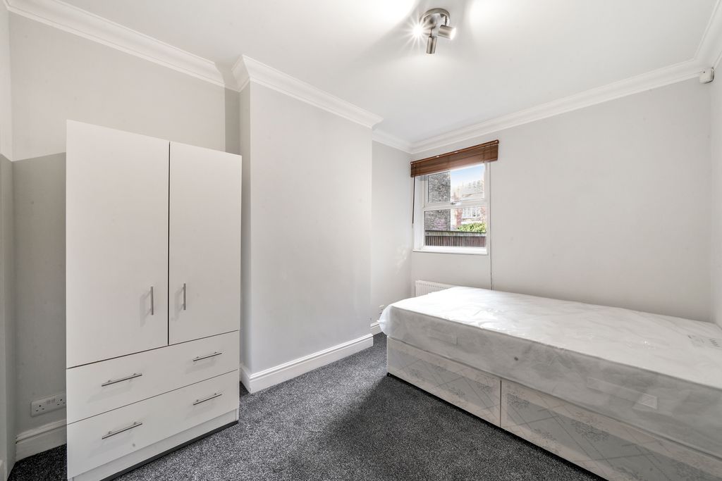 Property photo 2 of 7 Bedroom 2 - 17 Reginald Street - Gfq4Tahqcbmzkinlp
