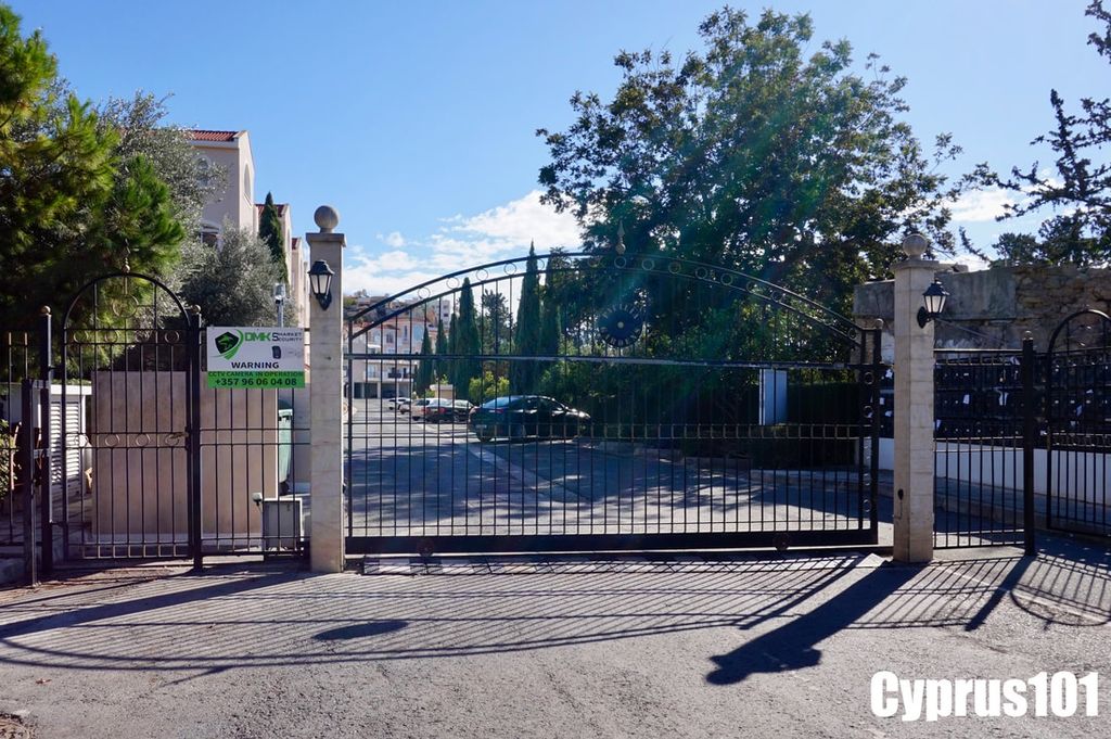 Property photo 2 of 28