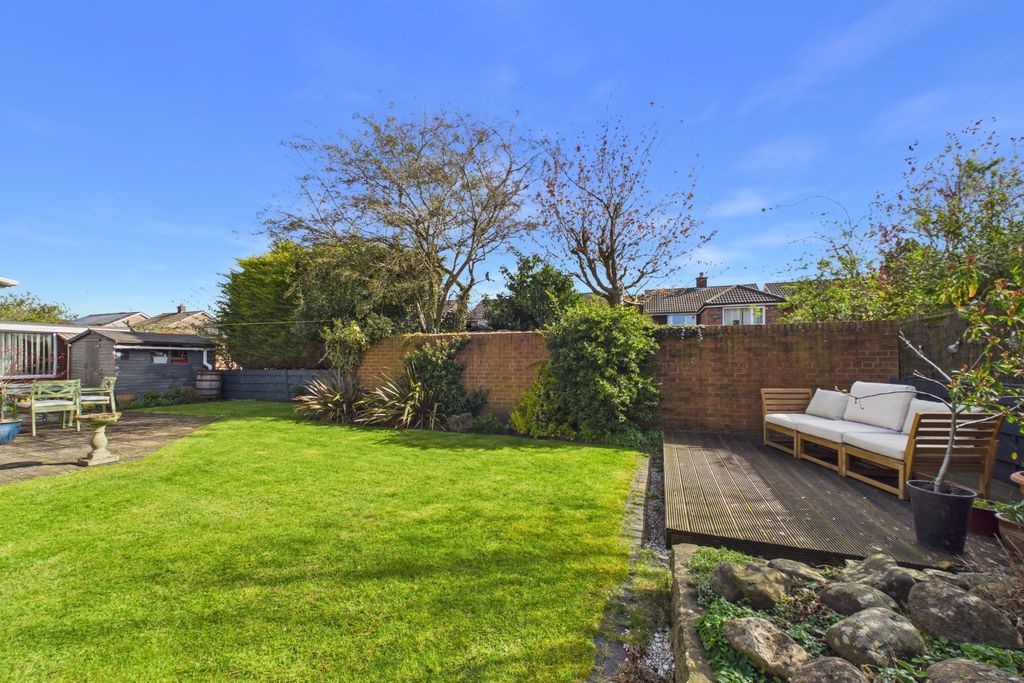 Property photo 2 of 27 Cam02279G0-Pr0062-Still003