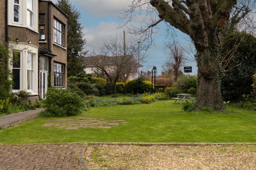 Property photo 3 of 49