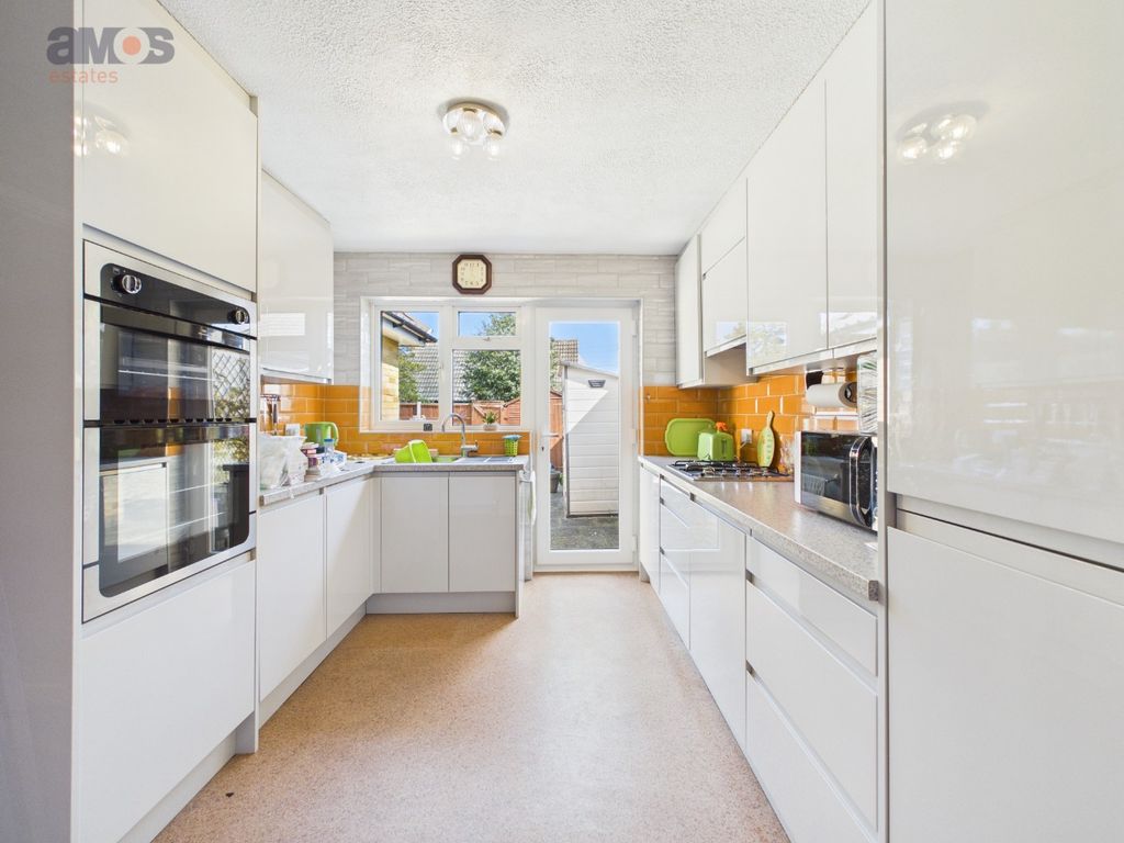 Property photo 2 of 9 4987692