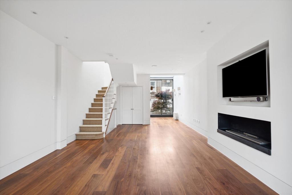 Property photo 2 of 17 Image