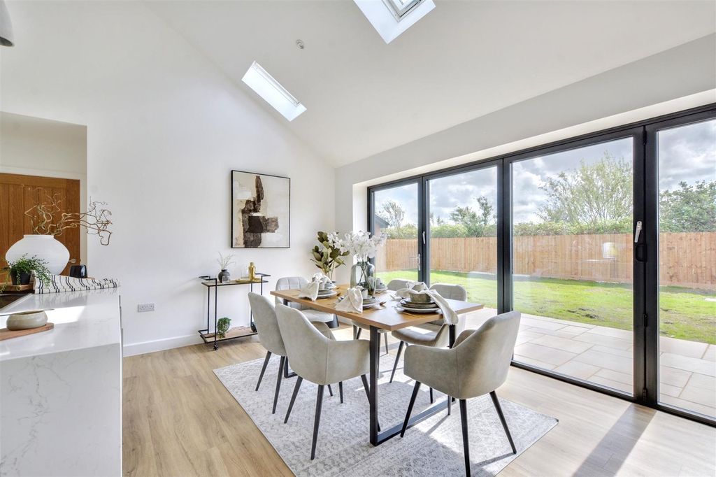 Property photo 2 of 22 Dining Area.Jpeg