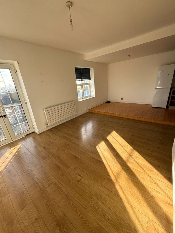 Property photo 3 of 8 Picture No. 04