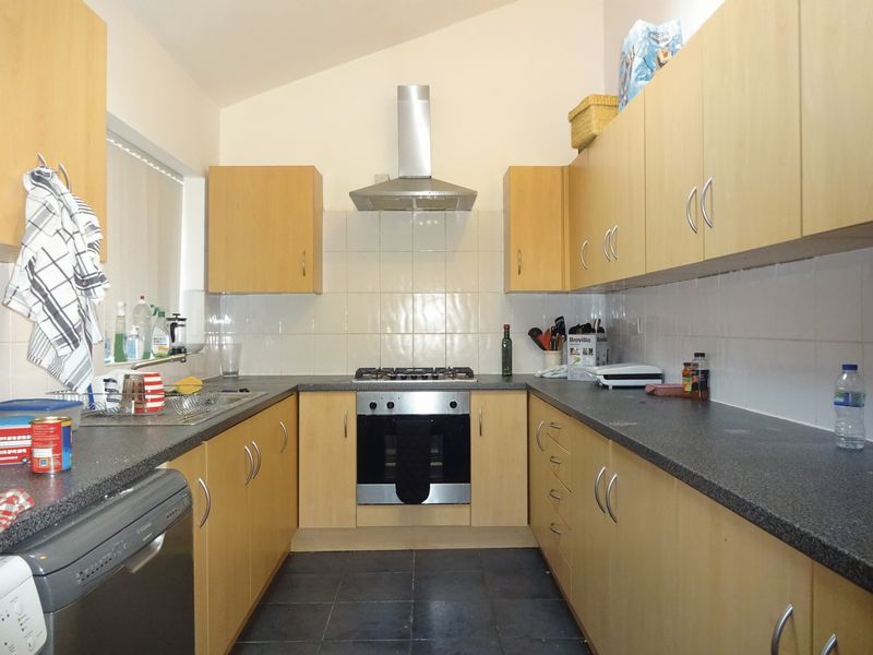 Property photo 3 of 7 Kitchen