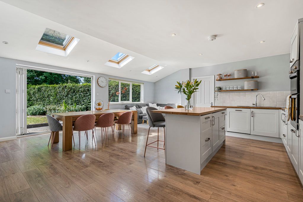 Property photo 2 of 27 Kitchen/Dining