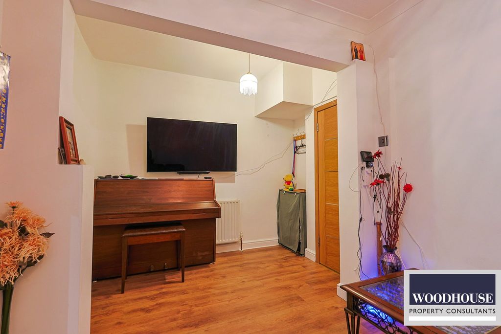 Property photo 3 of 23