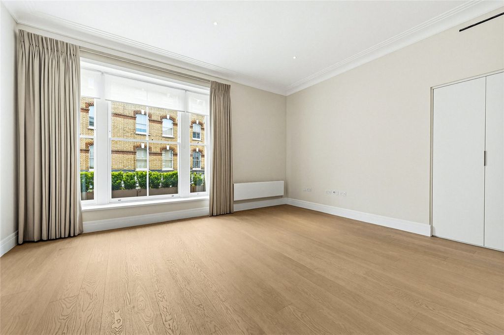 Property photo 1 of 11 Reception Room