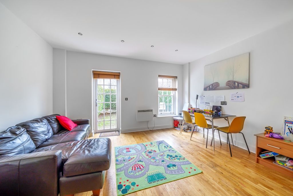 Property photo 1 of 7 943117 (1)