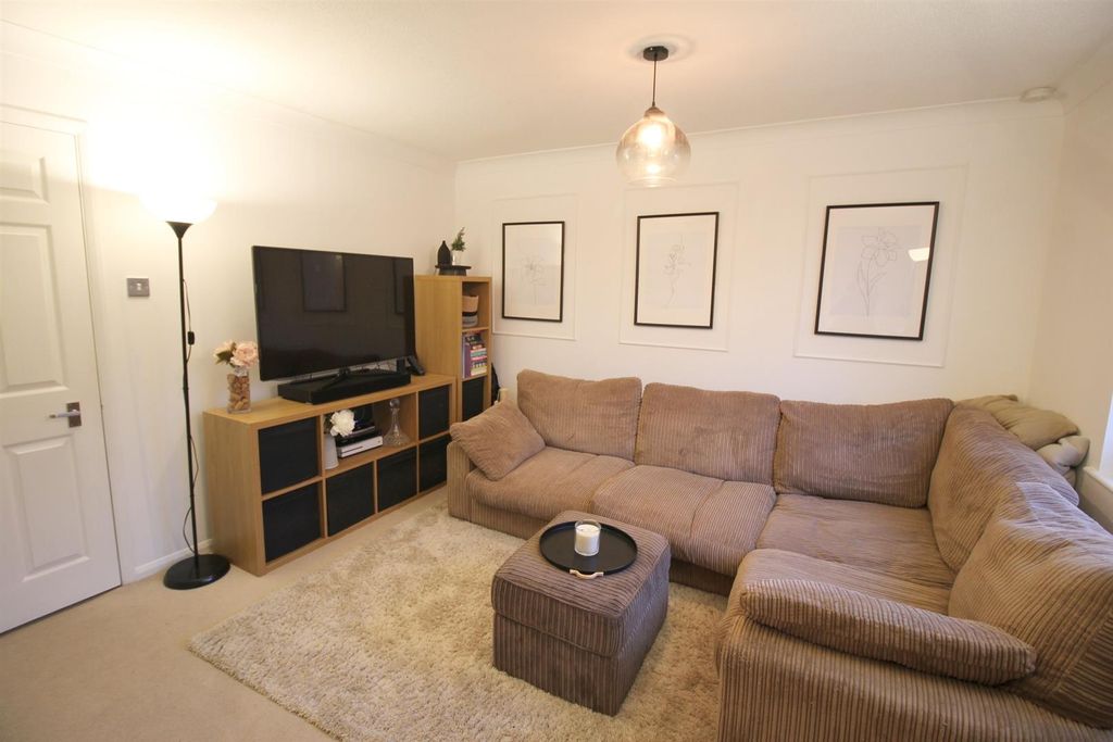 Property photo 3 of 37