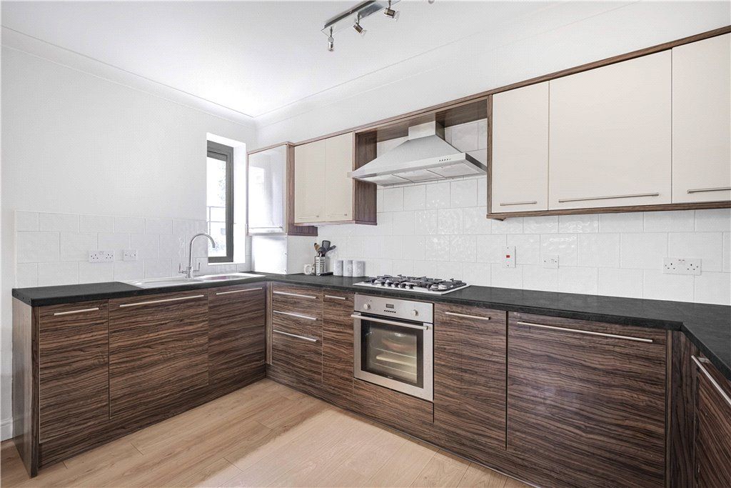 Property photo 3 of 9 Kitchen