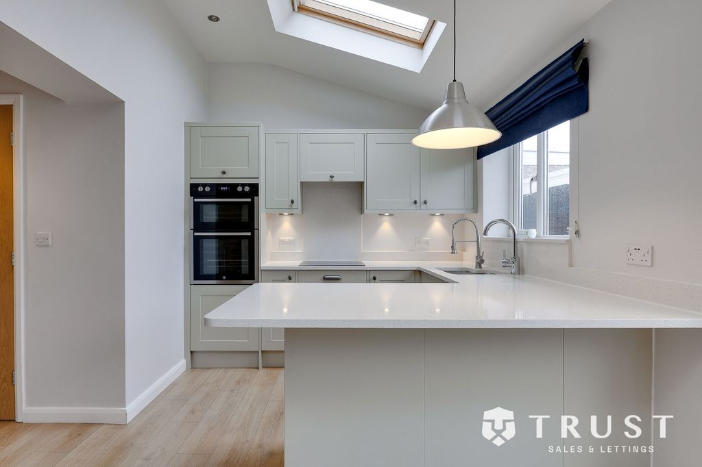 Property photo 3 of 43