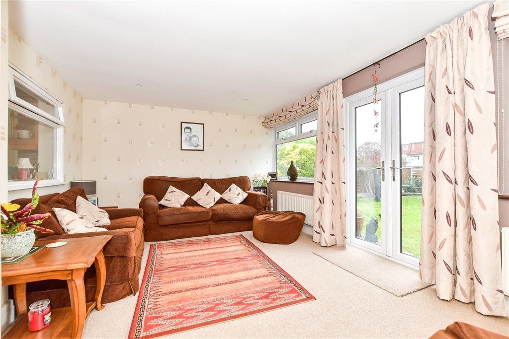 Property photo 2 of 21 Lounge
