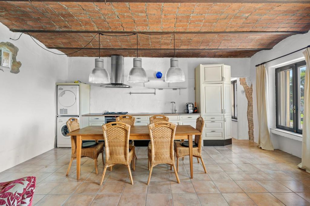 Property photo 3 of 39