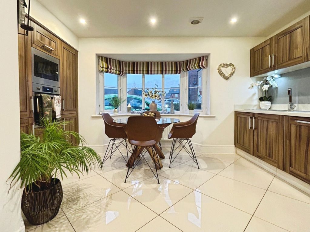 Property photo 3 of 28 Pbox-Img.Jpg