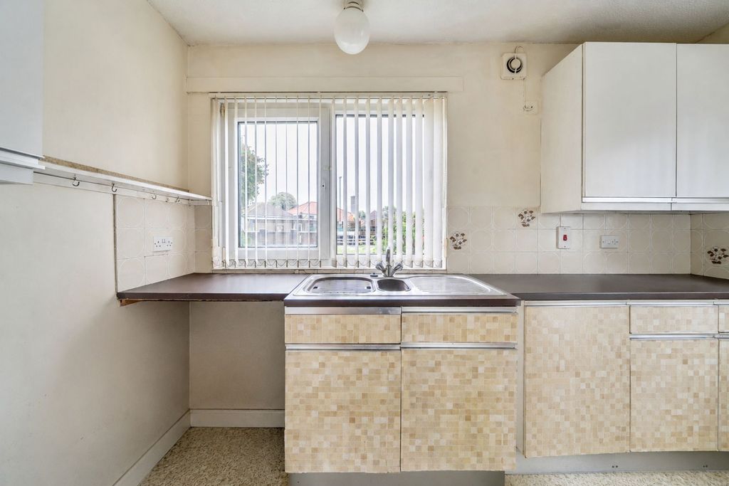 Property photo 2 of 16 Kitchen