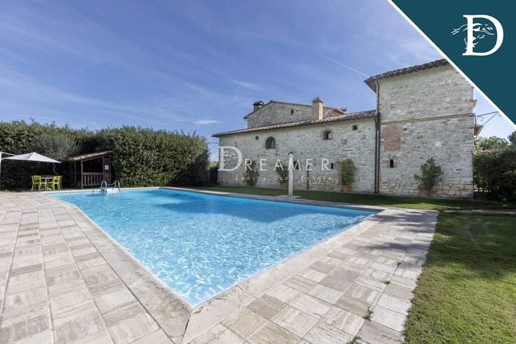 Property photo 2 of 33