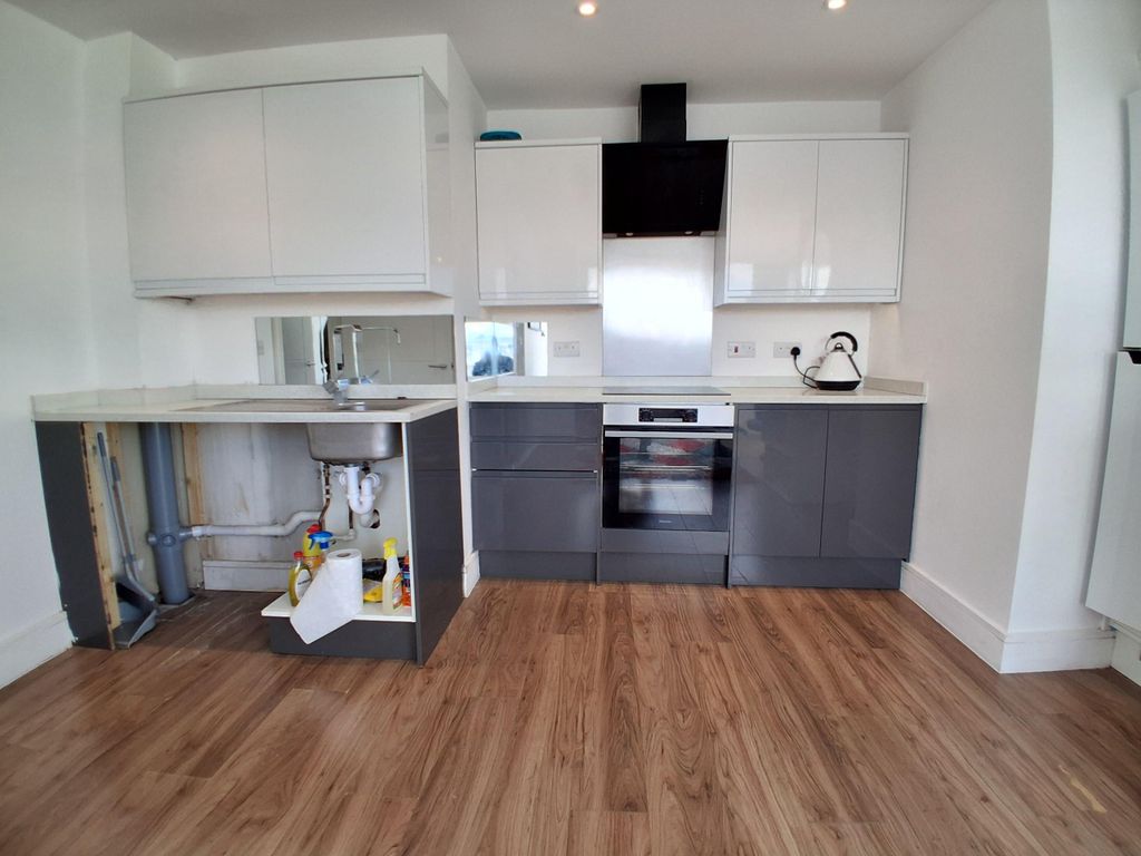 Property photo 2 of 7 Kitchen