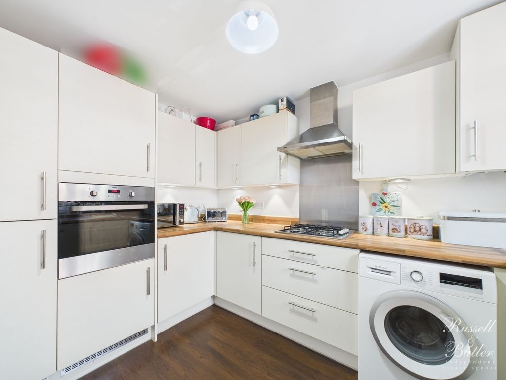 Property photo 3 of 16 Cam01995G0-Pr0281-Still006