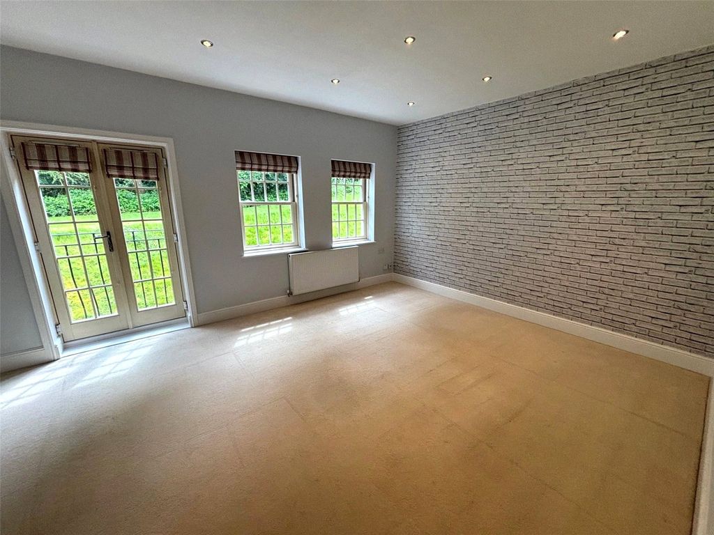 Property photo 2 of 12 Picture No. 16
