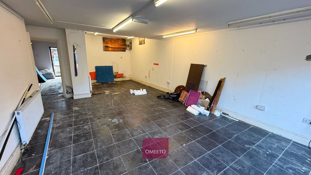 Property photo 2 of 7 Retail Unit