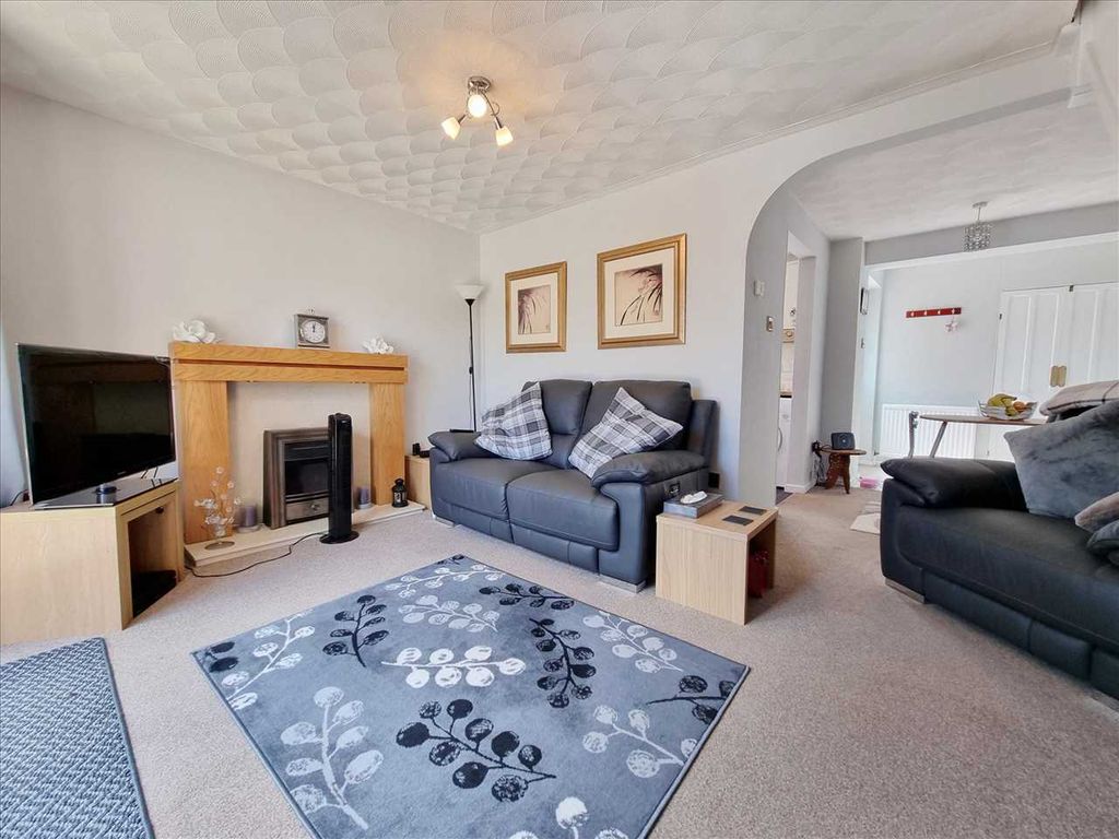 Property photo 3 of 9 Dining Area: