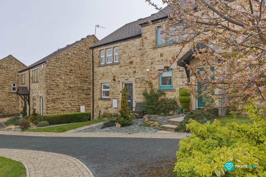 Property photo 2 of 21