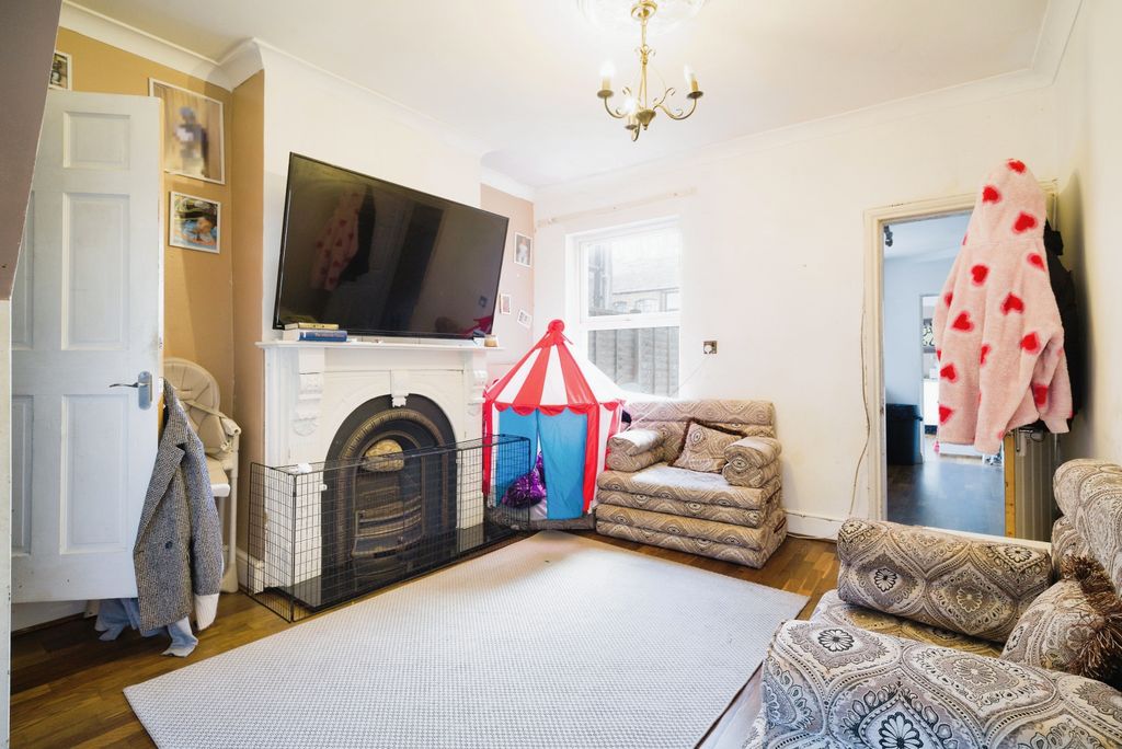 Property photo 3 of 14