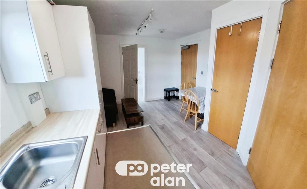 Property photo 3 of 7 Entrance Hall