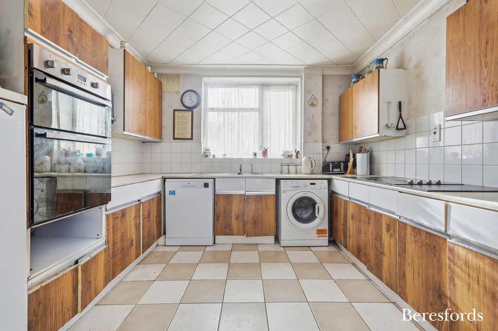 Property photo 2 of 23 Picture No. 15