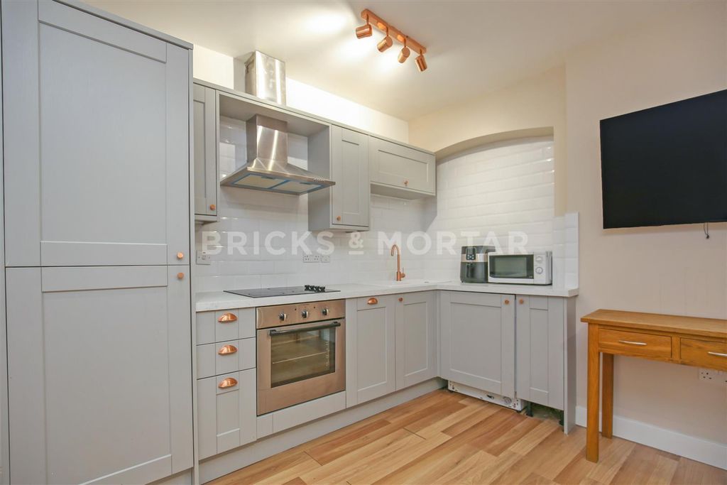 Property photo 2 of 8 By7Sejxr3Uid9-_Tl4Oeyw.Jpg