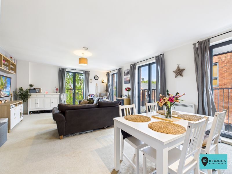 Property photo 2 of 10 Light And Spacious