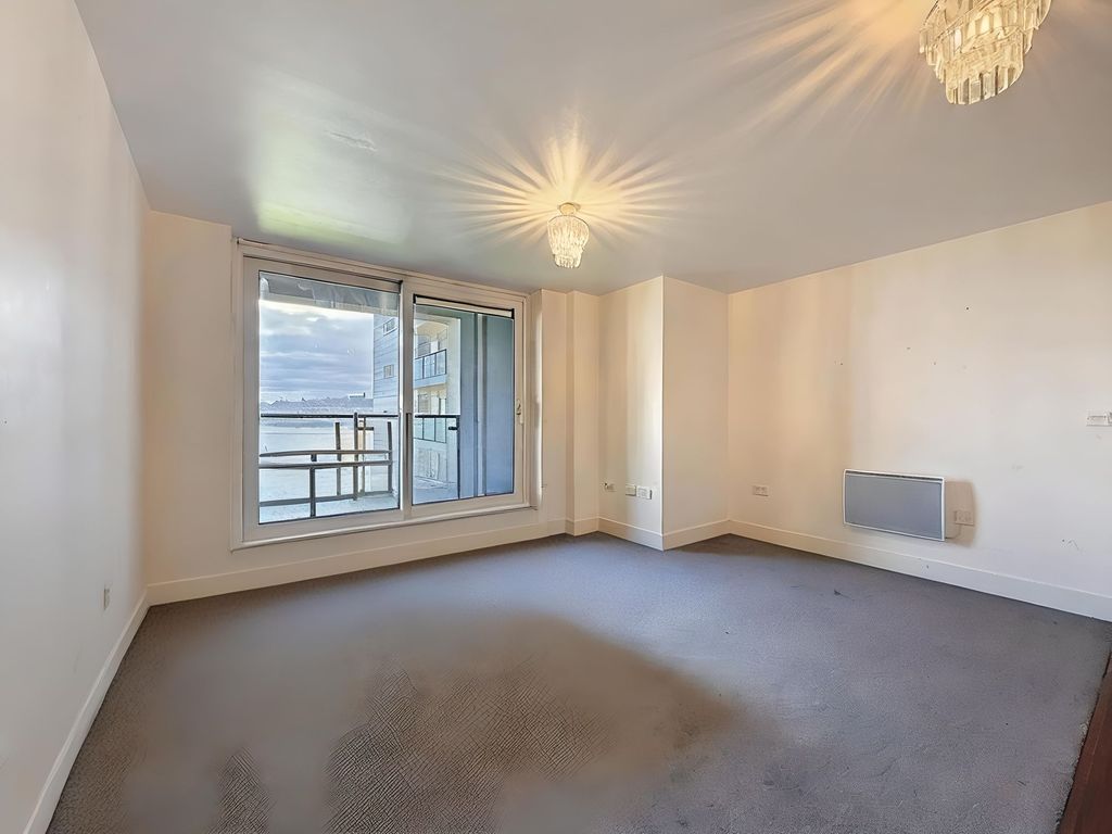 Property photo 2 of 18 Living Room