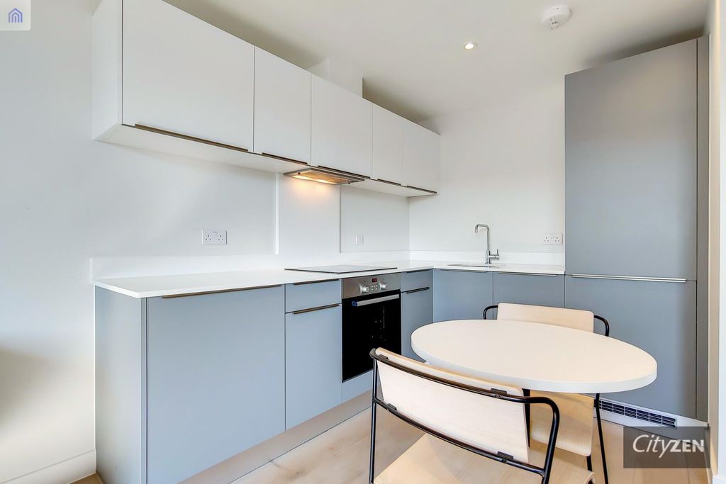 Property photo 2 of 11 Kitchen